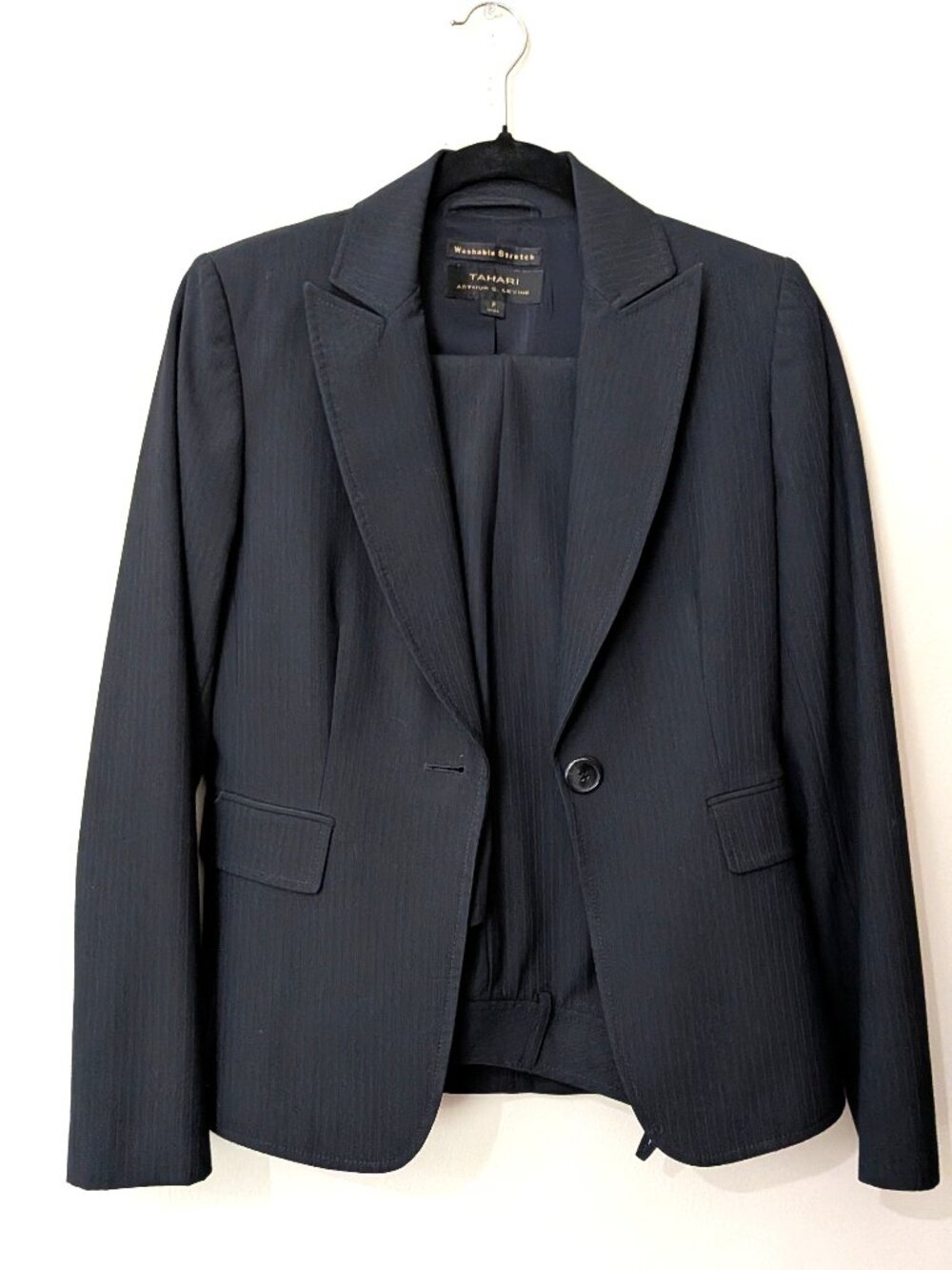 Tahari Arthur S. Levine Women’s Black Pant Suit – Size 2